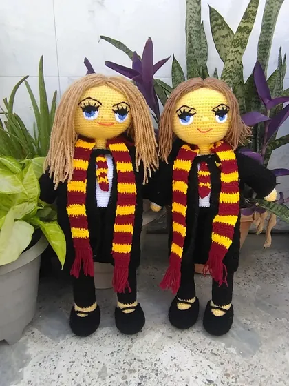 For the Harry Potter fans, I created these dolls in their Hogwarts robes, complete with Gryffindor scarves.