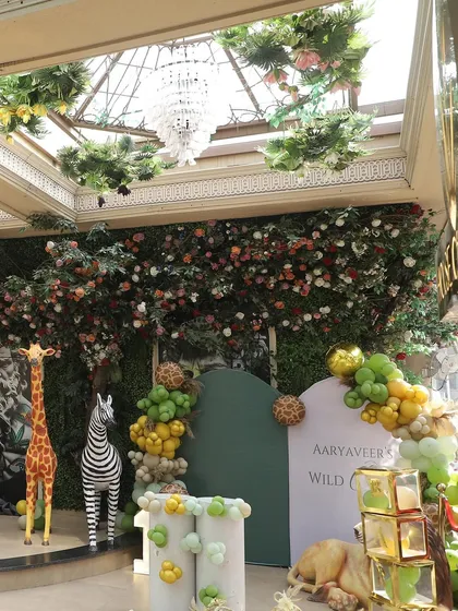 A grand jungle-themed entrance at an elegant venue. We used life-size giraffe and zebra props alongside our balloon decor to create a truly impressive welcome for Aaryaveer's "Wild One" party.