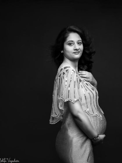 A classic portrait of the mama-to-be, where the black and white conversion adds a layer of timeless elegance.