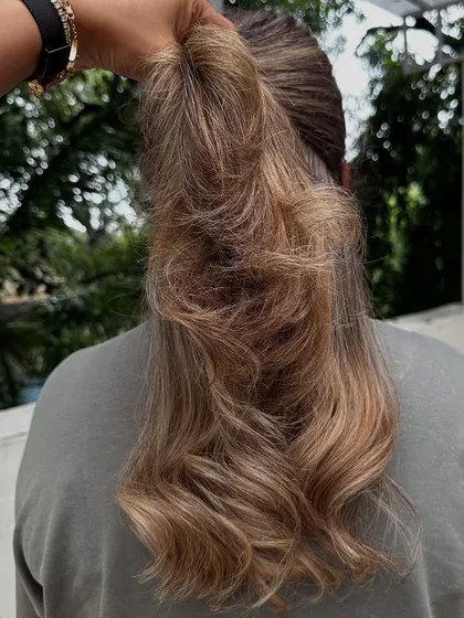 Another look at my 'Vanilla Butter Cream' creation. This is a fantastic way to blend grey hair into a stylish, modern blonde look. The ash tones help neutralize any brassiness for a cool, creamy finish.
