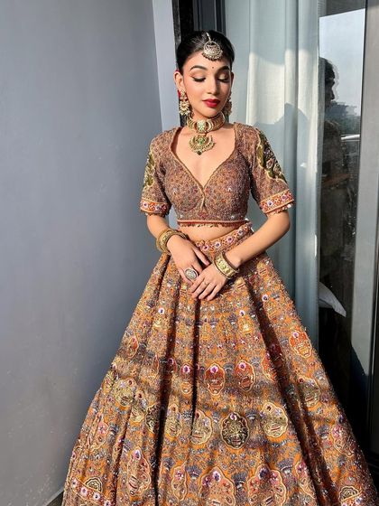 Makeup and sunlight are a match made in heaven. This shot captures the beautiful glow of the makeup.