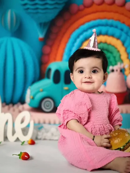 A fun and quirky shot of the birthday girl holding a toy burger. We love incorporating fun props that make the session unique and reflect a bit of fun.