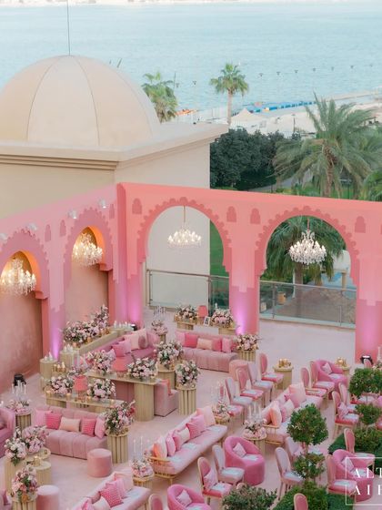An overview of the 'Echoes of Pink' ceremony setup in Doha, with the Arabian Gulf in the background. The design created a cozy yet grand outdoorsy vibe for the couple.