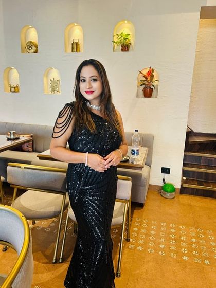 The perfect party look. This sequined black dress is one of my most popular rentals for a reason. It's effortlessly glamorous.