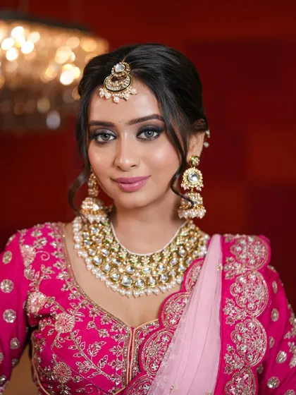 A dream painted in pink. This look is all about soft, romantic glamour, featuring sparkling smokey eyes and a radiant complexion. It’s a timeless bridal style that ensures you look and feel absolutely mesmerising.