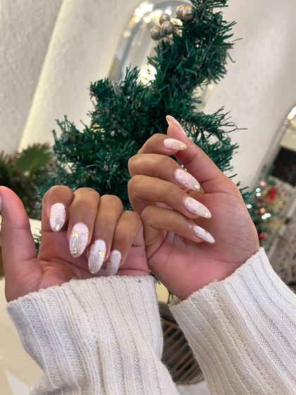 Another beautiful shot of our white and gold foil nails, a client favorite during the holiday season.