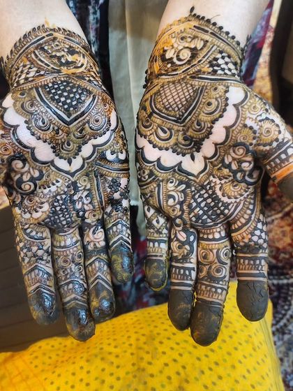 Hajira Mehendi Artist - Mehndi Artist Services Modern & Minimalist Designs photo 33