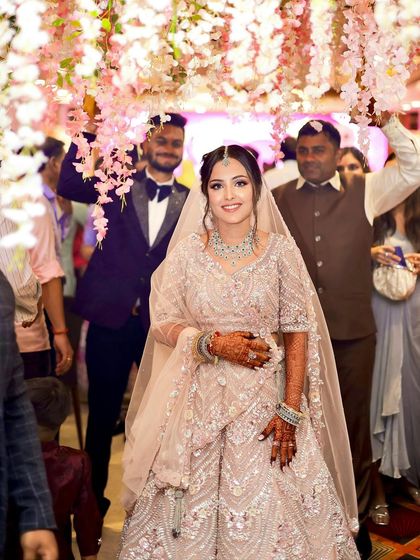 Modern & Pastel Bridal Looks photo 31