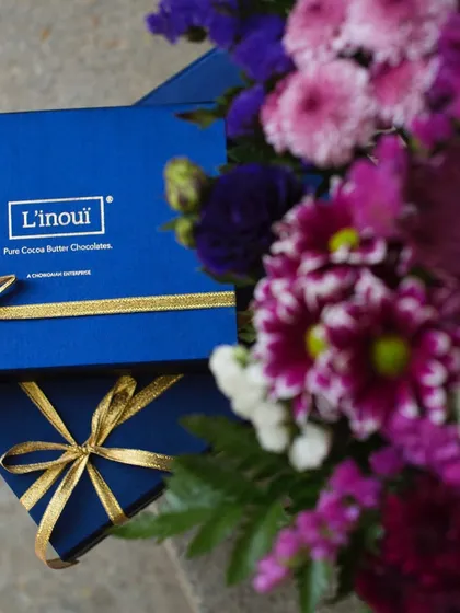 A beautiful arrangement of fresh flowers and our Belgian chocolate gift boxes. We help you gift a complete experience that delights all the senses.