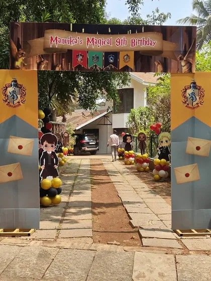 For this magical 9th birthday, I recreated the world of Harry Potter. The entrance features custom banners for the Hogwarts houses and themed props like floating letters, setting the stage for a truly enchanting party.