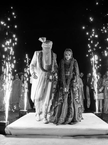 Grand Varmala & Jaimala Moments photo 26