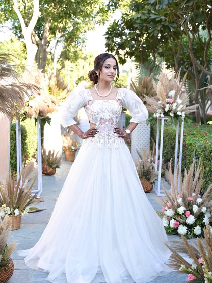 Modern & Pastel Bridal Looks photo 15