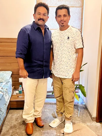 With the all-time favorite actor Aju Varghese during our shoot for a Kalyan Silks commercial. It's always a joy to work with such talented and friendly artists.