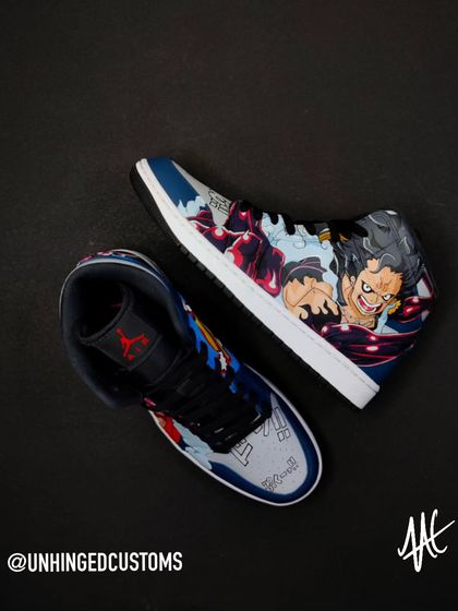 One side of the Luffy Jordan Mids, showing his powerful Gear 4 Snakeman form in action. The detail work on the Haki is something I'm really proud of.