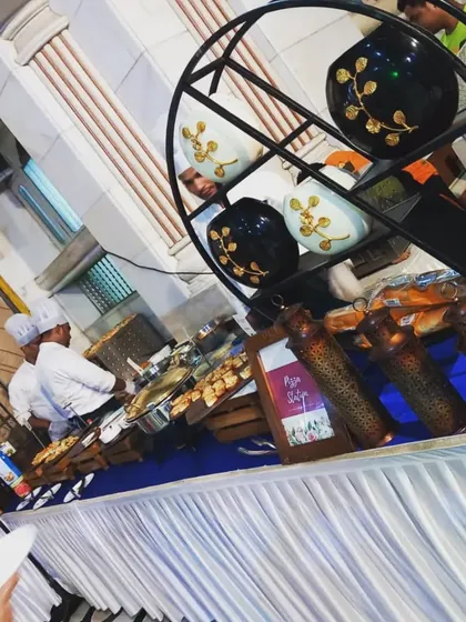Guests enjoying the live pizza station at a large gathering. My chefs are trained to handle crowds efficiently while maintaining high standards of food quality and service.