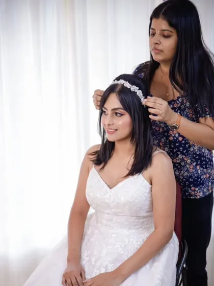 A behind-the-scenes shot of me placing the headband on the bride. Her makeup is fresh and minimal, with a focus on bright eyes and glowing skin, perfect for her simple and elegant style.