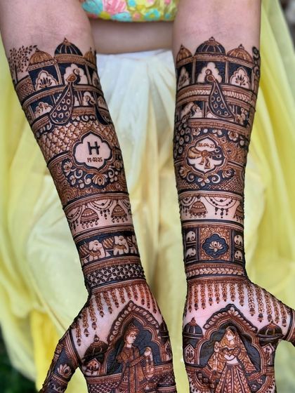 A royal-themed bridal mehendi featuring portraits of a king and queen, along with elephants and peacocks, creating a truly majestic look.