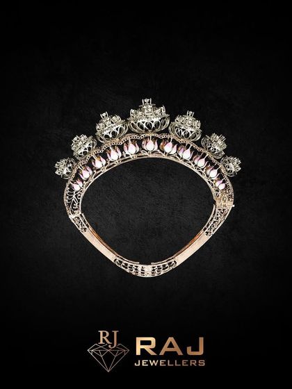 From our Floriza Collection, this regal kada is designed to look like a crown for your wrist. The intricate floral motifs and sparkling stones create a piece of unparalleled grandeur.