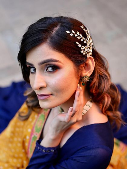 The perfect makeup is the ultimate accessory. Here, a smoky eye and a beautiful hair accessory complete this glamorous look for an evening event.
