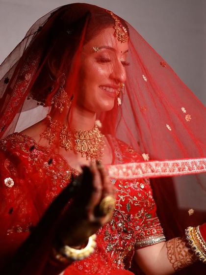 Drishti's bridal look was all about fresh, dewy, minimal makeup. The focus was on clean skin and subtly defined eyes to create a natural and elegant look.