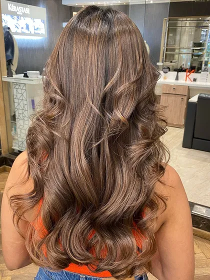 A final look at this stunning French mocha balayage, a perfect example of a no-bleach transformation.