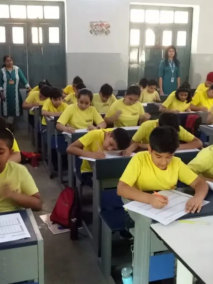 A student uses his abacus with precision during the competition, a fundamental tool in our training program.