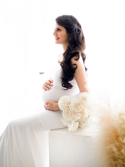 A close-up portrait focusing on the mother's happy expression. Capturing genuine emotion is a core part of my mentoring philosophy.