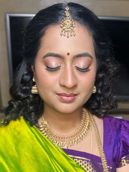 A simple and subtle look for this bride, with skin-like makeup and soft curls.