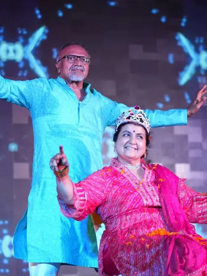 Age is just a number on my dance floor. This couple proves that joy and rhythm are timeless. I specialize in creating simple, fun choreography that brings everyone, from grandparents to grandkids, together.