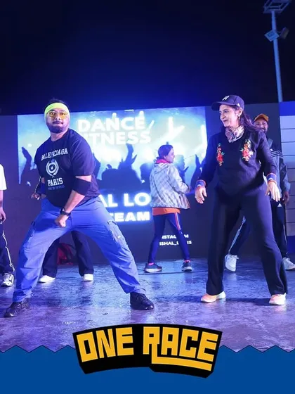 A powerful stance from the One Race stage. My choreography is designed to be easy to follow yet effective for a large and diverse crowd of marathon runners.