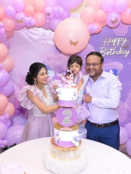 Another sweet moment from Saiyami's birthday, as the family gathers to cut the beautiful tiered cake.