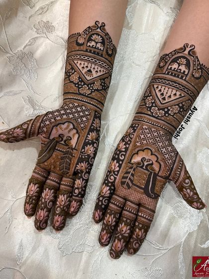 The full two-hand view of the Indian designer mehendi, a beautiful blend of traditional motifs.