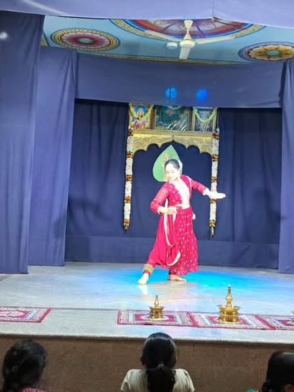 A solo Kathak performance by one of our talented students at the children's dance festival. We encourage solo performances to help students build confidence.