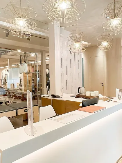 A view of our GK1 studio reception, where modern design meets a tranquil atmosphere. This is where the Pilates energy begins to flow.