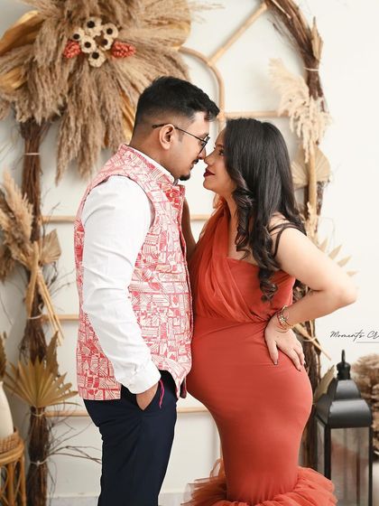 An intimate and warm portrait in the boho setup. The earthy tones of the decor and outfits create a cozy and relaxed atmosphere for the couple.