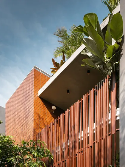 A closer look at the 'Ittige' residence facade, where we juxtaposed the earthy texture of local brick with the clean, sharp lines of metal fins. This combination not only creates visual interest but also serves a practical purpose, providing shade and privacy while allowing air to flow freely.