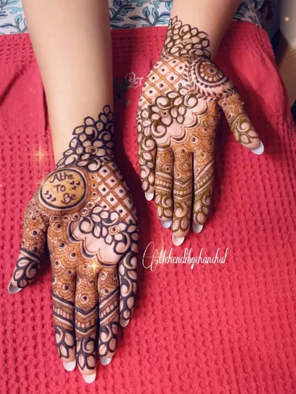 This design for an 'Athe to be' (aunt-to-be) features a central motif and detailed work on the fingers.