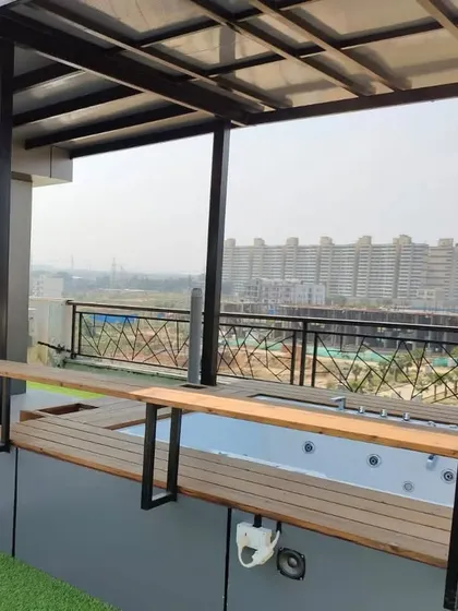 A bar-style counter was added to the side of the jacuzzi deck, creating a perfect spot for drinks with a view.