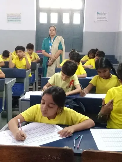 A student uses the abacus visualization technique, using finger movements to calculate mentally during the competition.