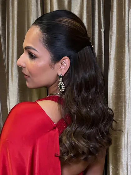 A three-quarter view of the Hollywood waves look. It's pure glamour.