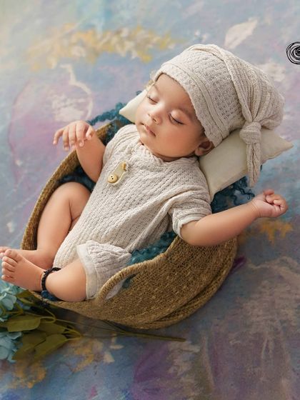 Newborn Artistry: Tiny Toes & Dreamy Poses photo 42