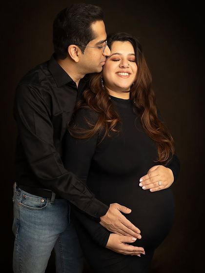 A happy and relaxed couple's portrait. The genuine smile on her face is a result of a comfortable and joyful photoshoot experience.