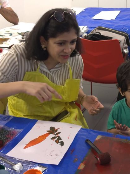 A mother and son explore different textures and colors in our printmaking session. It’s a joy to watch their creativity unfold together.