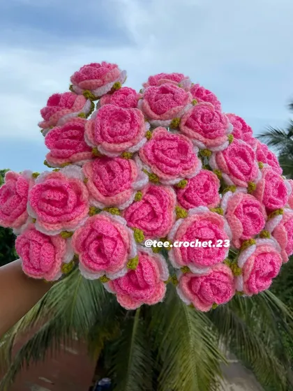 A beautiful bouquet of two-toned pink roses.
