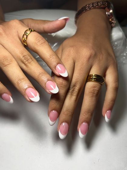 She came, she saw, she got French tips. You can never go wrong with this classic, elegant style.