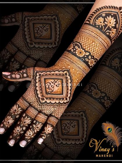 Stunning Back Hand Artistry photo 24