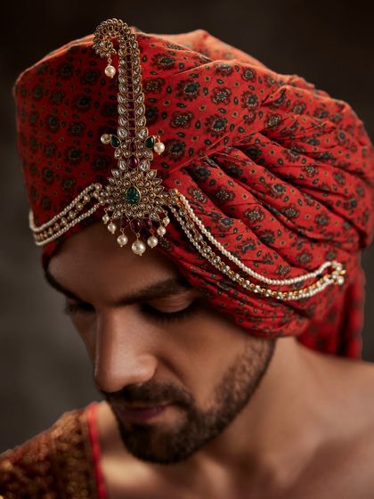 The Reza Head Jewel, a regal piece inspired by the Mughal era. This is for the modern groom who wishes to express his unique sense of style and embrace artistic expression on his wedding day.