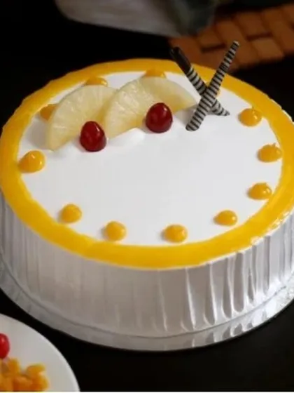 A crowd-pleaser for any occasion, our fresh pineapple cake is light, creamy, and delicious. It's topped with pineapple slices and cherries, making it a refreshing choice for family gatherings and office parties.