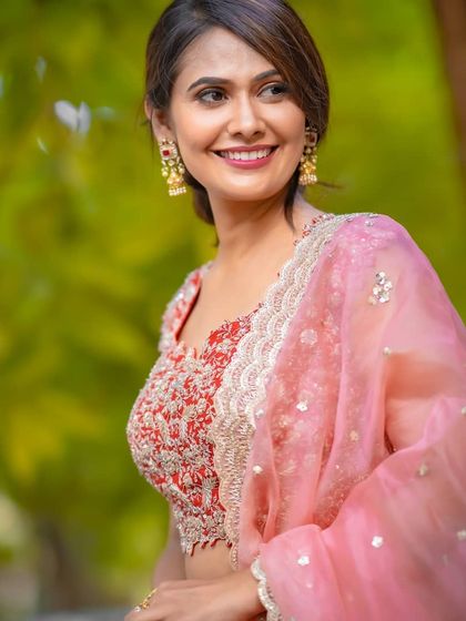 Bhuvana Reeds - Online Makeup Classes Reception & Party Glam photo 33