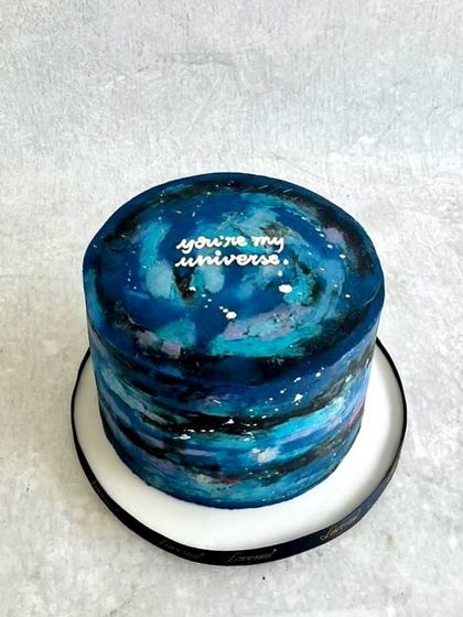 "You're my universe." A simple but meaningful galaxy-painted cake, perfect for telling someone they mean the world to you.